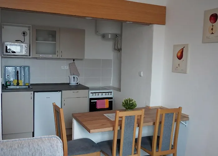 Letni Nezarka Aparthotel 3*